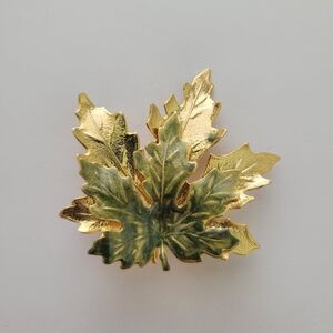 Vintage 2 Tone Green Enameled Overlapping Leaves Brooch Pin Leaf Autumn